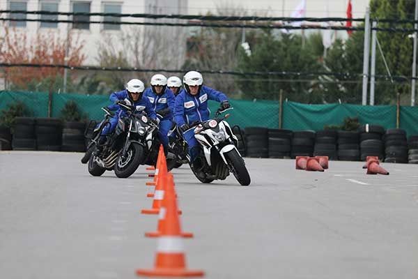 Pistte motosiklet eğitimi